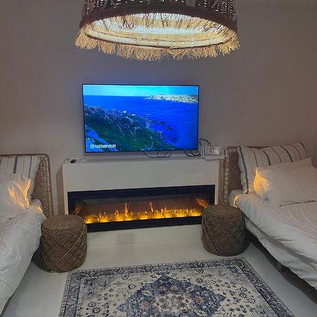 Beach Front Apartment غيبرالتار المظهر الخارجي الصورة