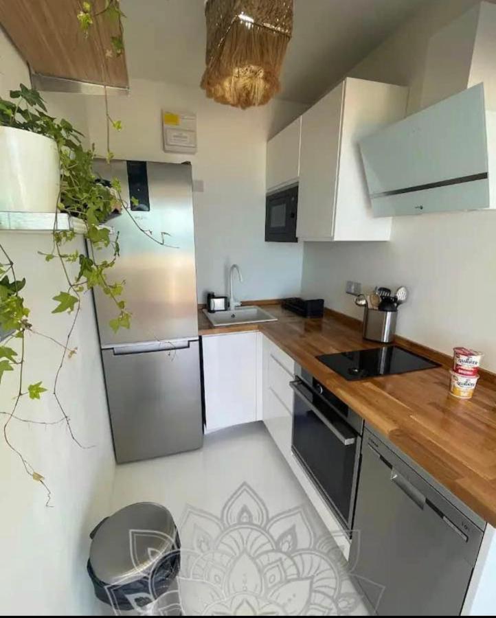 Beach Front Apartment غيبرالتار المظهر الخارجي الصورة