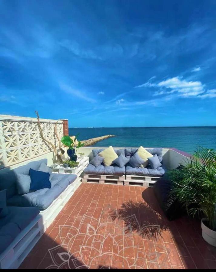 Beach Front Apartment غيبرالتار المظهر الخارجي الصورة