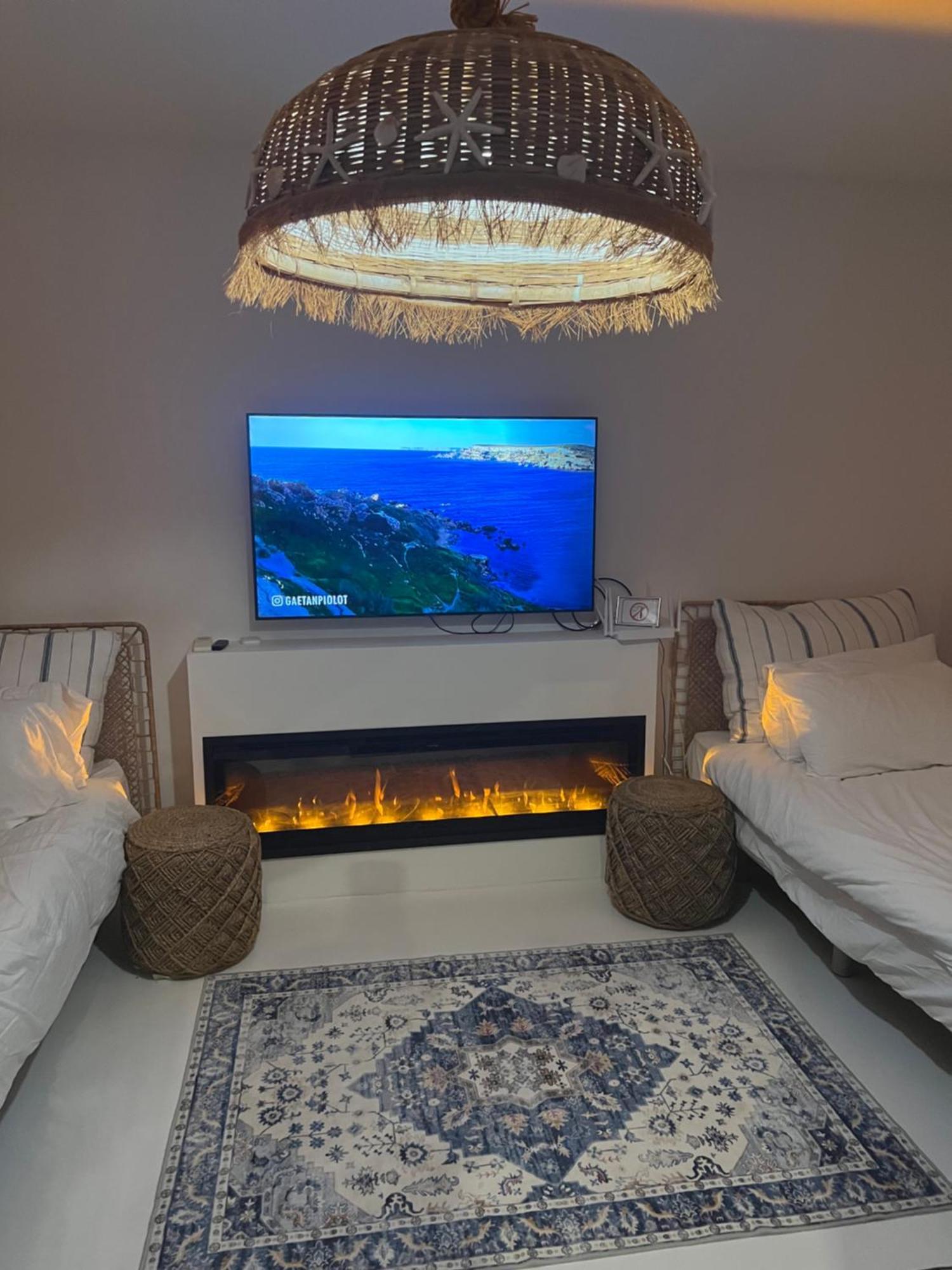 Beach Front Apartment غيبرالتار المظهر الخارجي الصورة