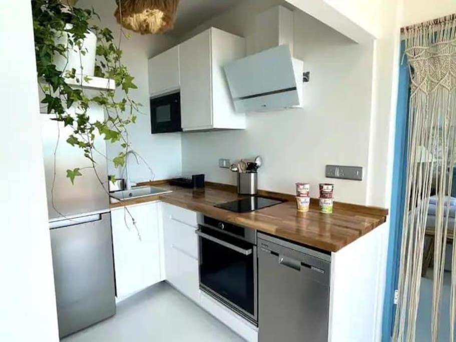 Beach Front Apartment غيبرالتار المظهر الخارجي الصورة