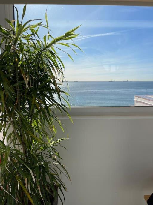 Beach Front Apartment غيبرالتار المظهر الخارجي الصورة