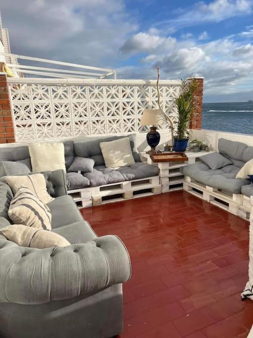 Beach Front Apartment غيبرالتار المظهر الخارجي الصورة