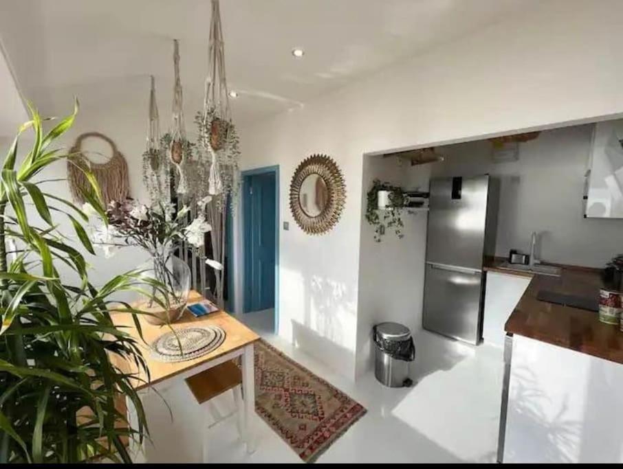 Beach Front Apartment غيبرالتار المظهر الخارجي الصورة