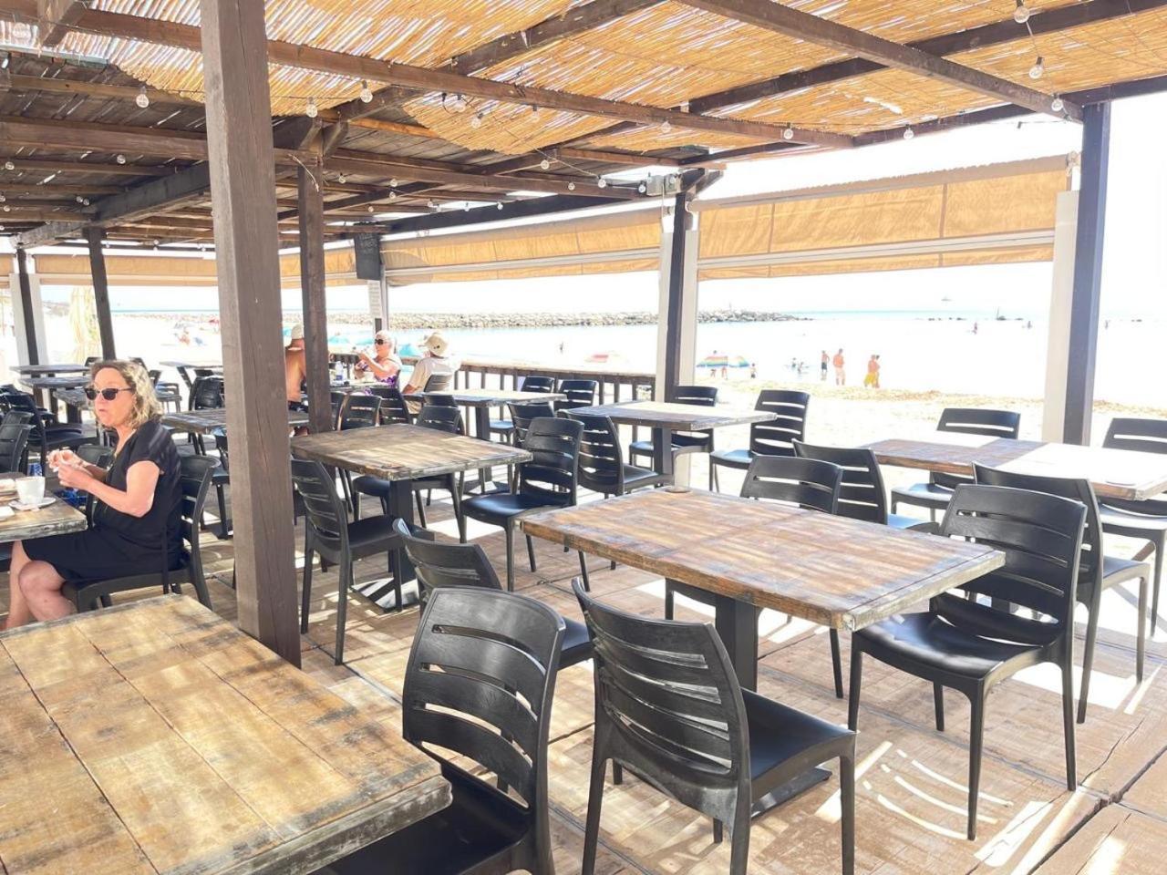 Beach Front Apartment غيبرالتار المظهر الخارجي الصورة